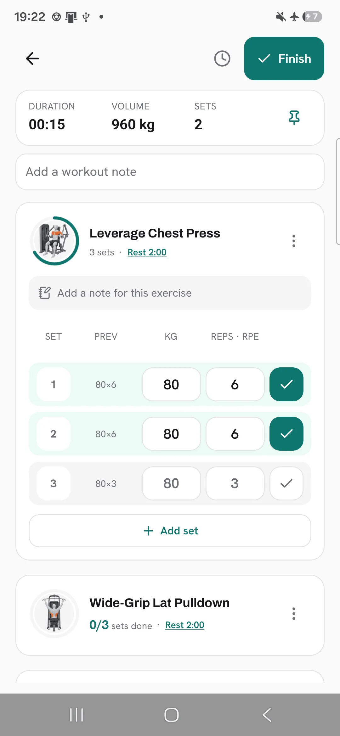 An active workout with no connection, with last time's numbers in the Prev column and two ticked sets.
