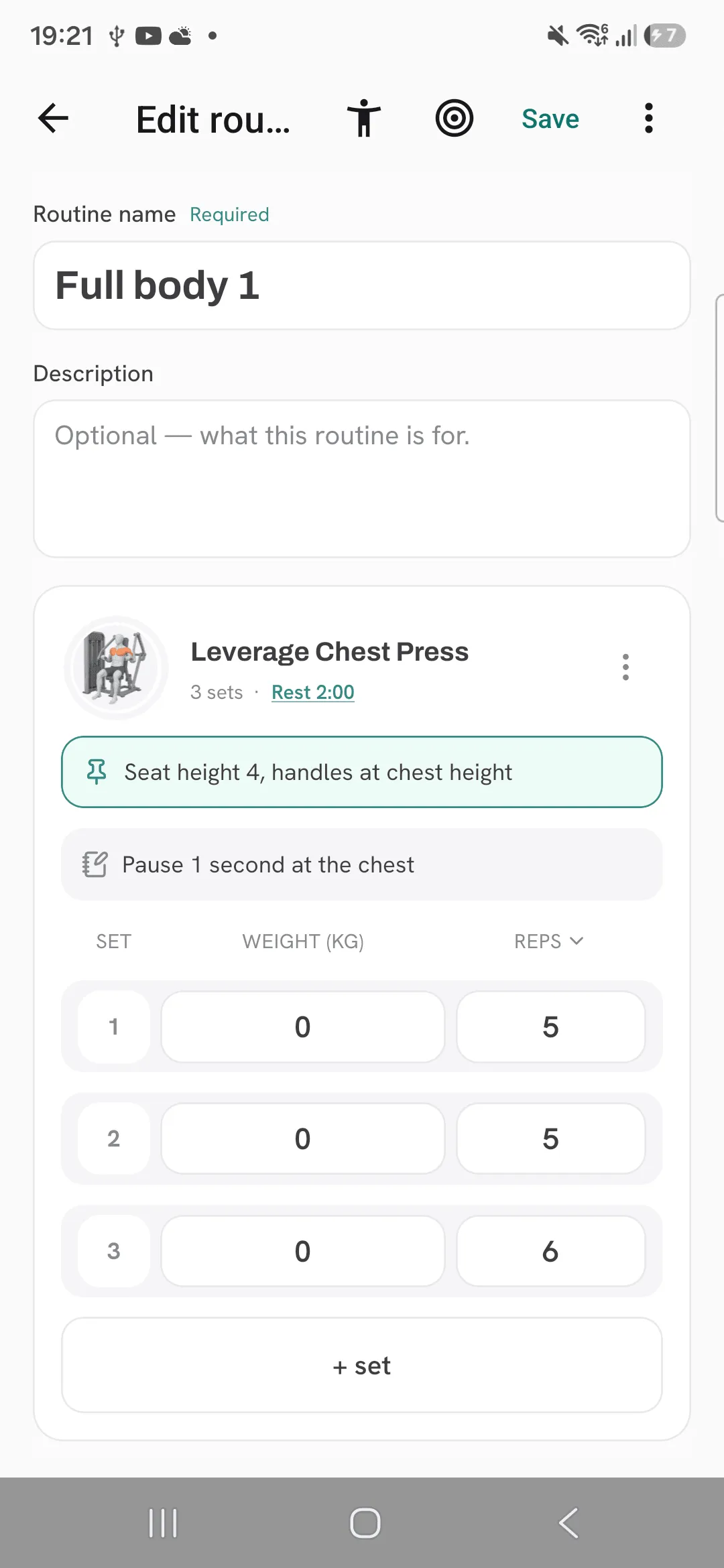 The routine editor with a note for workouts from this routine reading Pause 1 second at the chest.