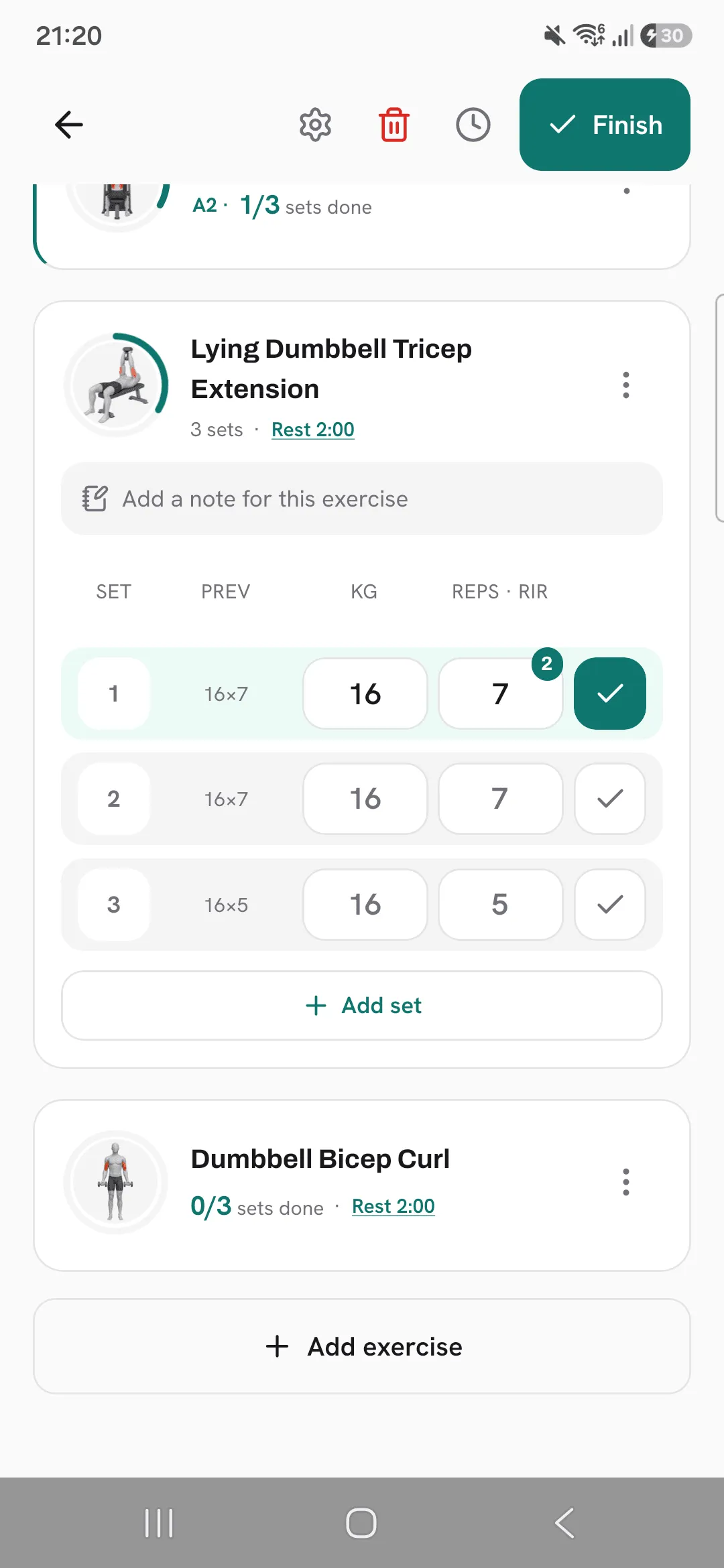 A set rated RIR 2 and ticked in the same tap, with the rating shown on the reps.